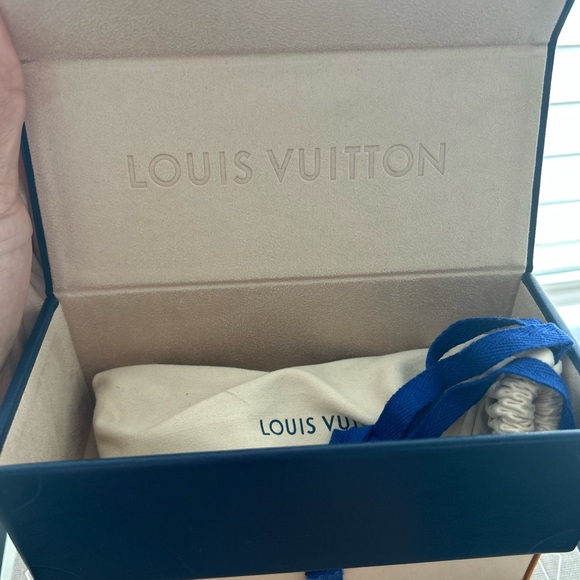 Louis Vuitton Jewel Cat Eye Sunglasses - Picture 8 of 9
